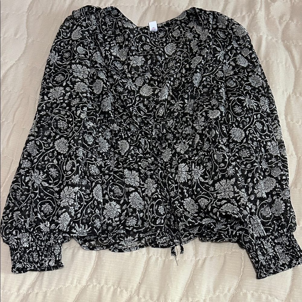 Old Navy Black and White Floral Women's Top
